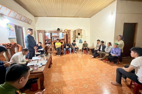 CHỦ TỊCH UBND XÃ DÀO SAN LÀM VIỆC VỚI NHÂN DÂN BẢN LÙNG THAN VỀ DỰ ÁN THỦY ĐIỆN