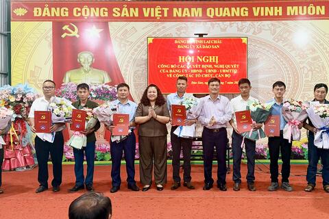 XÃ DÀO SAN TỔ CHỨC HỘI NGHỊ CÔNG BỐ CÁC QUYẾT ĐỊNH, NGHỊ QUYẾT CỦA ĐẢNG ỦY- HĐND - UBND - UBMTTQ VN  VỀ  CÔNG TÁC TỔ CHỨC, CÁN BỘ