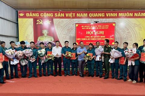 XÃ DÀO SAN CÔNG BỐ CÁC QUYẾT ĐỊNH MIỄN NHIỆM, BỔ NHIỆM THÔN ĐỘI TRƯỞNG SAU SẮP XẾP TỔ CHỨC BỘ MÁY