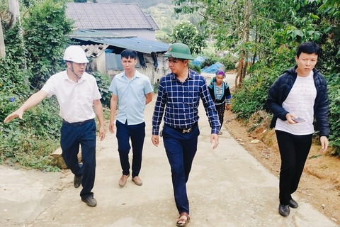 CHỦ TỊCH UBND XÃ DÀO SAN KIỂM TRA, ĐÔN ĐỐC TIẾN ĐỘ THI CÔNG CÁC CÔNG TRÌNH TRÊN ĐỊA BÀN