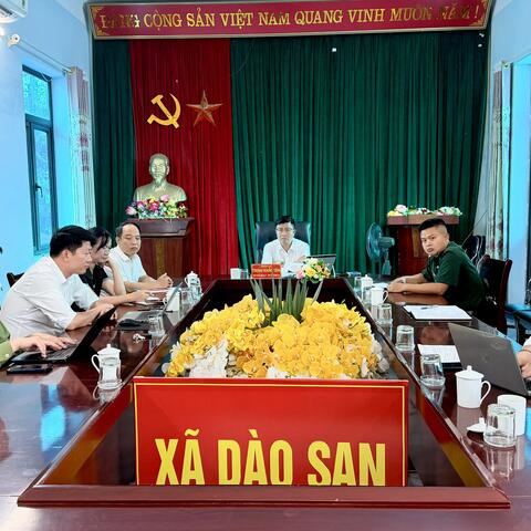 XÃ DÀO SAN THAM DỰ CUỘC HỌP TRỰC TUYẾN CÔNG TÁC CHUẨN BỊ TỔ CHỨC LỄ KHAI GIẢNG NĂM HỌC 2026-2027 VÀ LỄ KHÁNH THÀNH CÁC TRƯỜNG PHỔ THÔNG NỘI TRÚ TIỂU HỌC VÀ THCS CÁC XÃ BIÊN GIỚI
