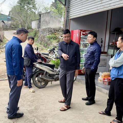 CHỦ TỊCH UBND XÃ DÀO SAN KIỂM TRA, KHẢO SÁT HẠ TẦNG GIAO THÔNG VÀ MÔI TRƯỜNG.
