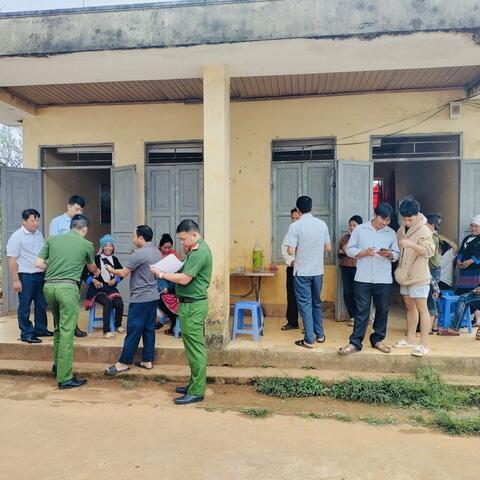 TRUNG TÂM PHỤC VỤ HÀNH CHÍNH CÔNG LƯU ĐỘNG ĐẾN VỚI NGƯỜI DÂN BẢN MÙ SANG.