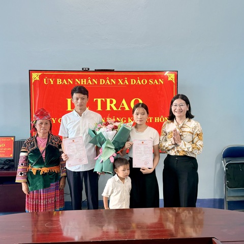 CHÍNH QUYỀN XÃ DÀO SAN TỔ CHỨC ĐĂNG KÝ KẾT HÔN CHO CÔNG DÂN VIỆT NAM VỚI CÔNG DÂN TRUNG QUỐC.
